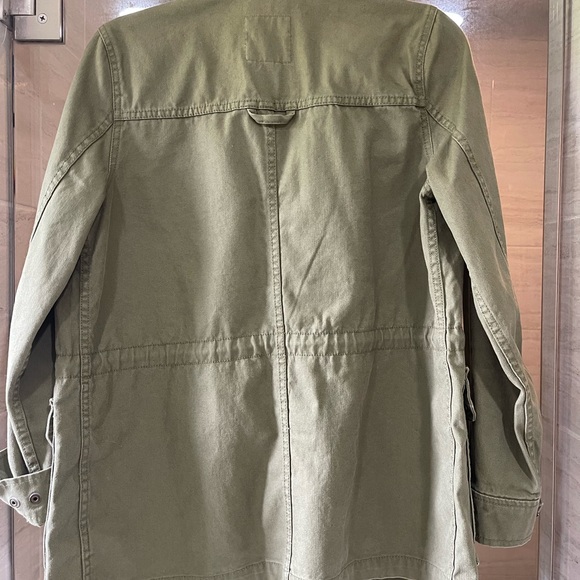 Madewell Green Utility Jacket with Relaxed Fit and Adjustable Sleeves - Picture 3 of 5